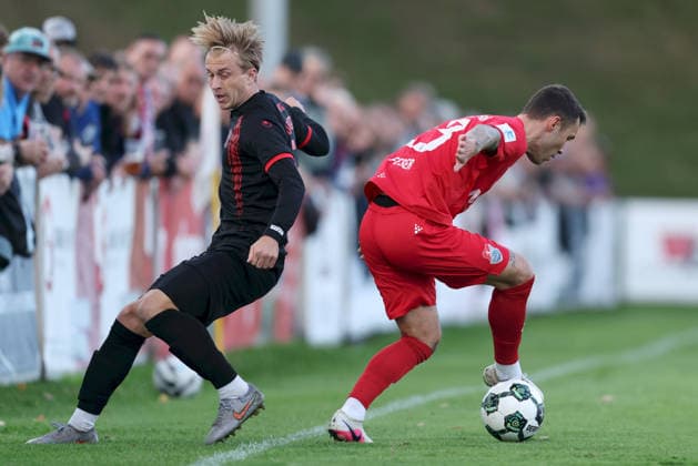 11.09.2026, Herren, Fussball, Saison 2026 2027, Regionalliga Bayern, 8. Spieltag: TSV Aubstadt - SpVgg Unterhaching Ben Luca Westermeier ( 5, SpVgg Unterhaching) und Ingo Feser ( 23, TSV Aubstadt) Sulzfeld Schulstadion Aubstadt (NGN Arena) Bayern Deutschland
