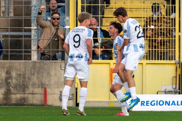 Trojubel zum 1:0, Fabio Wagner t9 (TSV 1860 Muenchen), Raphael Ott 22 (TSV 1860 Muenchen), Lance Fiedler 47 (TSV 1860 Muenchen), TSV 1860 Muenchen vs. TSV Schwaben Augsburg, Fussball, Regionalliga Bayern, 8. Spieltag, 11.09.2026 DFB regulations prohibit any use of photographs as image sequences and or quasi-video Muenchen Bayern Deutschland