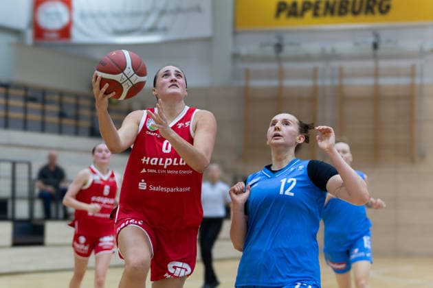 Alexia Allesch (Lions, 0), Elina Timoschenko (Sharks, 12), halfit Lions vs. KB Sharks Würzburg, Frauen, Basketball, Testspiel, 1. Bundesliga, 2. Bundesliga Süd, DBBL, Saison 2026 27, 11.09.2026. Halle SWH Arena Sachsen-Anhalt Deutschland
