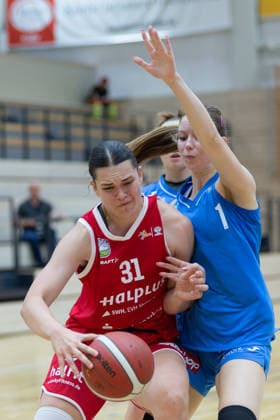 Paula Wenemoser (Lions, 31), Tereza Sykorova (Sharks, 1), halfit Lions vs. KB Sharks Würzburg, Frauen, Basketball, Testspiel, 1. Bundesliga, 2. Bundesliga Süd, DBBL, Saison 2026 27, 11.09.2026. Halle SWH Arena Sachsen-Anhalt Deutschland