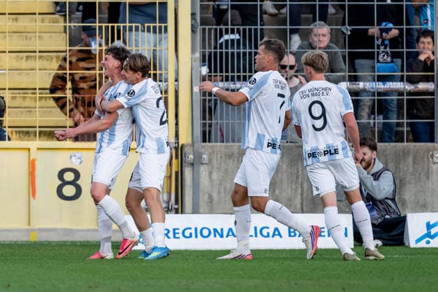 Fabio Wagner (TSV 1860 Muenchen, 09), Florian Niederlechner (TSV 1860 Muenchen, 07) und Raphael Ott (TSV 1860 Muenchen, 22) bejubeln mit Lance Fiedler (TSV 1860 Muenchen, 47) dessen Tor zum 1:0 GER, TSV 1860 Muenchen vs. TSV Schwaben Augsburg, Fussball, Regionalliga Bayern, 8. Spieltag, Saison 2026 2027, 11.09.2026. (DFL DFB REGULATIONS PROHIBIT ANY USE OF PHOTOGRAPHS as IMAGE SEQUENCES and or QUASI-VIDEO). Foto: HMB Media Heike Feiner Copyright: HMBxMedia HeikexFeiner