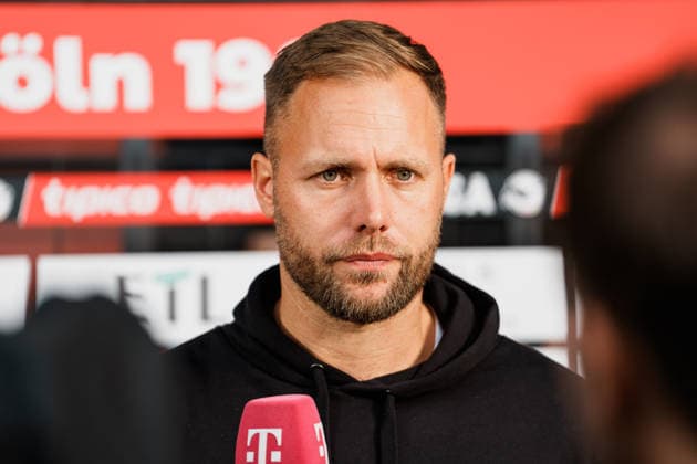 Deutschland, Fußball, 3. Liga Männer 2026 - 2027, 5. Spieltag: FC Viktoria Köln vs FC Hansa Rostock (Köln): Daniel Brinkmann (Trainer Hansa Rostock) vor dem Spiel im Interview mit Magenta ernst Copyright: xThiemoxRudolphx