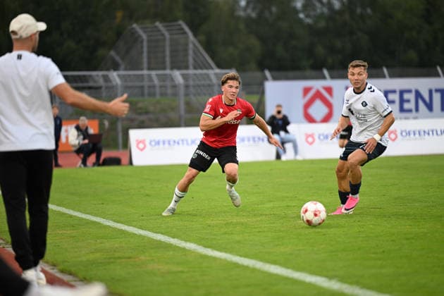 11.09.2026, GER, Fussball, Regionalliga Nord, 8.Spieltag, Saison 2026 2027, Oldenburg, Marschwegstadion, VfB Oldenburg vs Hannover 96 II (U23) Julius MEUSEL ( Hannover 96 II U23 14 ) Rafael BRAND ( VfB Oldenburg 8 ) Oldenburg Marschwegstadion Niedersachsen Deutschland Copyright: xnordphotoxGmbHx xRojahnx