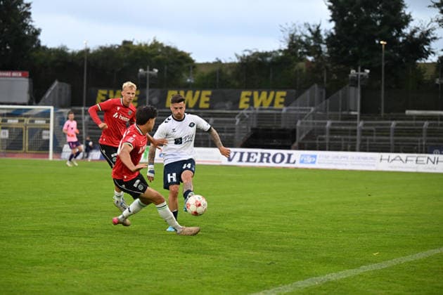 11.09.2026, GER, Fussball, Regionalliga Nord, 8.Spieltag, Saison 2026 2027, Oldenburg, Marschwegstadion, VfB Oldenburg vs Hannover 96 II (U23) Nico KNYSTOCK ( VfB Oldenburg 44 ) Oldenburg Marschwegstadion Niedersachsen Deutschland Copyright: xnordphotoxGmbHx xRojahnx