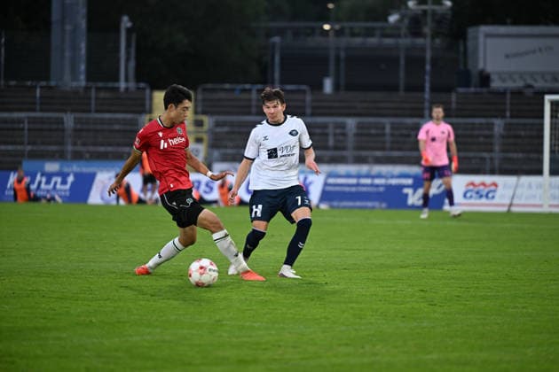 11.09.2026, GER, Fussball, Regionalliga Nord, 8.Spieltag, Saison 2026 2027, Oldenburg, Marschwegstadion, VfB Oldenburg vs Hannover 96 II (U23) Vjekoslav TARITAS ( VfB Oldenburg 7 ) Asuma IKARI ( Hannover 96 II U23 15 ) Oldenburg Marschwegstadion Niedersachsen Deutschland Copyright: xnordphotoxGmbHx xRojahnx