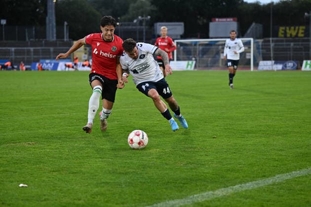 11.09.2026, GER, Fussball, Regionalliga Nord, 8.Spieltag, Saison 2026 2027, Oldenburg, Marschwegstadion, VfB Oldenburg vs Hannover 96 II (U23) Zweikampf Nico KNYSTOCK ( VfB Oldenburg 44 ) Oldenburg Marschwegstadion Niedersachsen Deutschland Copyright: xnordphotoxGmbHx xRojahnx