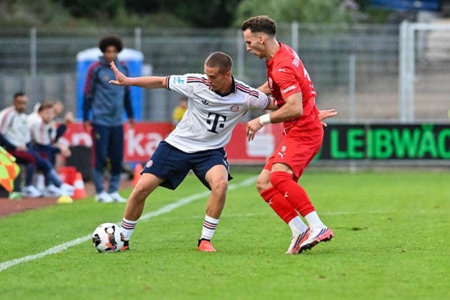 Regionalliga Bayern; TSV Buchbach - FC Bayern München II; 11.09.2026 BUCHBACH, GERMANY; 11. SEPTEMBER: im Duell Yll GASHI (FC Bayern München II 9) und Faton DZEMAILJI (TSV Buchbach 15) während dem Match der Regionalliga Bayern zwischen dem TSV Buchbach und den Amateuren des FC Bayern am 8. Spieltag in der SMR-Arena Copyright: xBEAUTIFULxSPORTS Goldbergx
