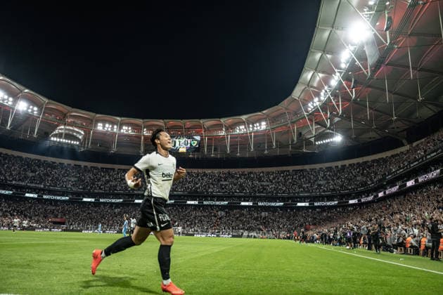 Besiktas v Erzurumspor - Turkish Super Lig ISTANBUL, TURKIYE - SEPTEMBER 11: Hyeon-gyu Oh of Besiktas celebrates after his teammate scored a goal during Turkish Super Lig match week 5 between Besiktas and Erzurumspor FK at Tupras Stadium in Istanbul, Turkiye, on September 11, 2026. Sebnem Coskun Anadolu Istanbul Turkey. Editorial use only. Please get in touch for any other usage.  Copyright: x2026xAnadoluxSebnemxCoskunx