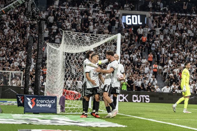 Besiktas v Erzurumspor - Turkish Super Lig ISTANBUL, TURKIYE - SEPTEMBER 11: Players of Besiktas celebrate after a score during Turkish Super Lig match week 5 between Besiktas and Erzurumspor FK at Tupras Stadium in Istanbul, Turkiye, on September 11, 2026. Sebnem Coskun Anadolu Istanbul Turkey. Editorial use only. Please get in touch for any other usage.  Copyright: x2026xAnadoluxSebnemxCoskunx
