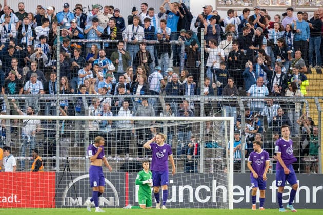 Maximilian Reil 1 (TSV Schwaben Augsburg), beim 2:0, enttaeuscht, TSV 1860 Muenchen vs. TSV Schwaben Augsburg, Fussball, Regionalliga Bayern, 8. Spieltag, 11.09.2026 DFB regulations prohibit any use of photographs as image sequences and or quasi-video Muenchen Bayern Deutschland