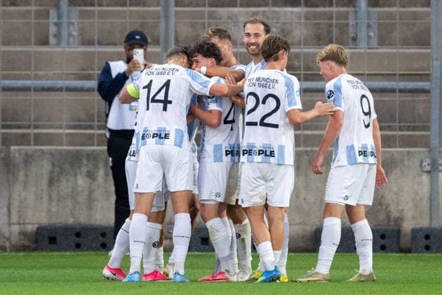 Torjubel zum 2:0, Team vom TSV 1860 Muenchen, TSV 1860 Muenchen vs. TSV Schwaben Augsburg, Fussball, Regionalliga Bayern, 8. Spieltag, 11.09.2026 DFB regulations prohibit any use of photographs as image sequences and or quasi-video Muenchen Bayern Deutschland