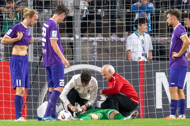 Maximilian Reil 1 (TSV Schwaben Augsburg) wird behandelt, TSV 1860 Muenchen vs. TSV Schwaben Augsburg, Fussball, Regionalliga Bayern, 8. Spieltag, 11.09.2026 DFB regulations prohibit any use of photographs as image sequences and or quasi-video Muenchen Bayern Deutschland