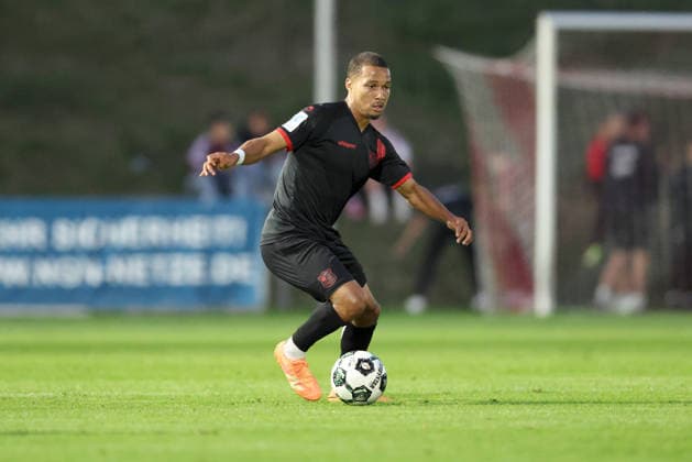 11.09.2026, Herren, Fussball, Saison 2026 2027, Regionalliga Bayern, 8. Spieltag: TSV Aubstadt - SpVgg Unterhaching Alexander Beusch ( 11, SpVgg Unterhaching) Sulzfeld Schulstadion Aubstadt (NGN Arena) Bayern Deutschland