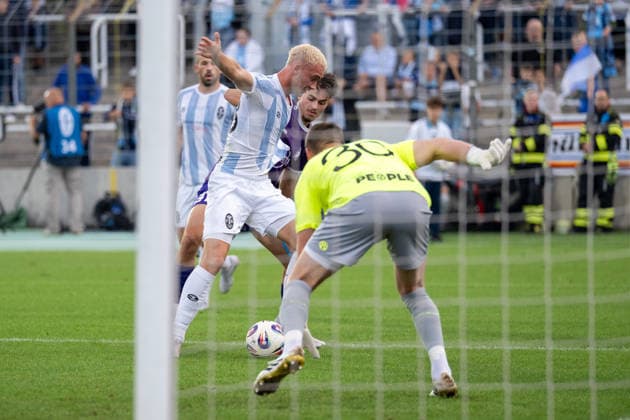Lasse Fassmann 33 (TSV 1860 Muenchen), Johannes Rehwald 37 (TSV Schwaben Augsburg), Vitus Eicher 30 (TSV 1860 Muenchen), TSV 1860 Muenchen vs. TSV Schwaben Augsburg, Fussball, Regionalliga Bayern, 8. Spieltag, 11.09.2026 DFB regulations prohibit any use of photographs as image sequences and or quasi-video Muenchen Bayern Deutschland