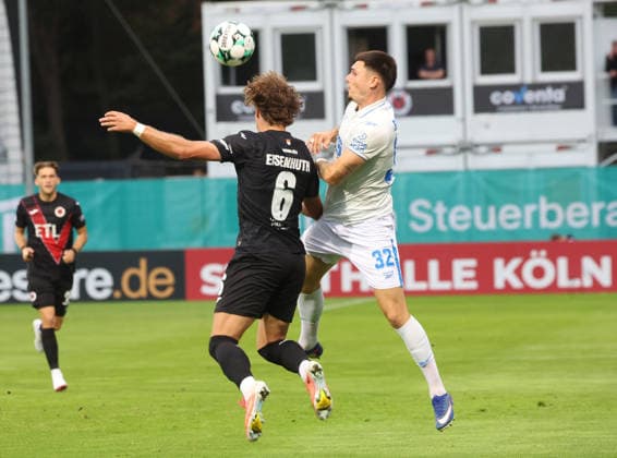 Viktoria Köln - FC Hansa Rostock Köln 11.09.2026, Fußball 3.Liga Viktoria Köln-FC Hansa Rostock Niklas Kölle FC Hansa Rostock gegen Tobias Eisenhuth Viktoria Köln - Köln Sportpark Höhenberg Nordrhein-Westfalen Deutschland