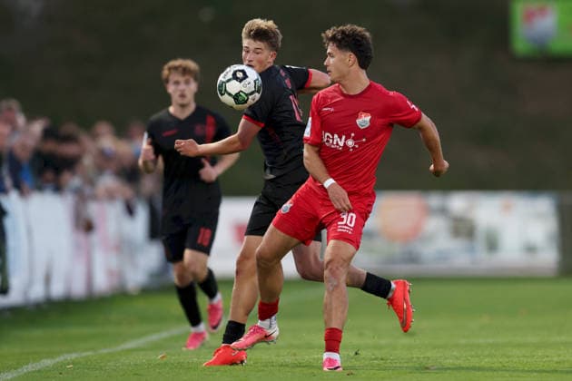 11.09.2026, Herren, Fussball, Saison 2026 2027, Regionalliga Bayern, 8. Spieltag: TSV Aubstadt - SpVgg Unterhaching Marinus Spann ( 46, SpVgg Unterhaching) und Marcel Fischer ( 30, TSV Aubstadt) Sulzfeld Schulstadion Aubstadt (NGN Arena) Bayern Deutschland