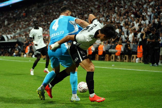 September 11, 2026, Besiktas, Istanbul, Turkey: Hyeon-Gyu Oh (R) of Besiktas in action against Amar Gerxhaliu (L) of Erzurumspor during the Turkish Super League 2026 27 match between Besiktas and Erzurumspor at Besiktas Park Stadium in Istanbul, Turkey, on September 11, 2026. Besiktas Turkey - ZUMAu194 20260911_zip_u194_009 Copyright: xTolgaxUluturkx