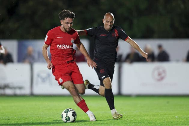 11.09.2026, Herren, Fussball, Saison 2026 2027, Regionalliga Bayern, 8. Spieltag: TSV Aubstadt - SpVgg Unterhaching Severo Sturm ( 11, TSV Aubstadt) und Manuel Stiefler ( 8, SpVgg Unterhaching) Sulzfeld Schulstadion Aubstadt (NGN Arena) Bayern Deutschland