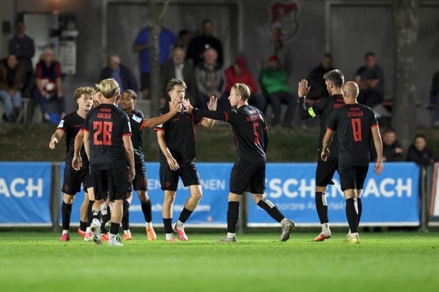 11.09.2026, Herren, Fussball, Saison 2026 2027, Regionalliga Bayern, 8. Spieltag: TSV Aubstadt - SpVgg Unterhaching Die SpVgg Unterhaching bejubelt das 2:2 durch Jeroen Krupa ( 9, SpVgg Unterhaching) Sulzfeld Schulstadion Aubstadt (NGN Arena) Bayern Deutschland