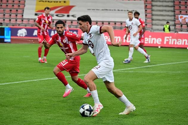 11.09.2026 xkhx Kassel, Auestadion Regionalliga Südwest Saison 2026 2027 KSV Hessen Kassel - Kickers Offenbach (OFC) Nael Najjer (32, Hessen Kassel) gegen Jan-Hendrik Marx (32, OFC)