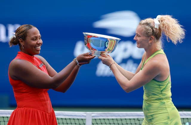 US Open tennis tournament - Day 13 Taylor Townsend of United States (L) and Katerina Siniakova of Czech Republic pose with their winner s trophy after winning against Ashlyn Krueger of United States and Robin Montgomery of United States during the Women s Doubles Final match at Arthur Ashe Stadium in the USTA Billie Jean King National Tennis Center in Flushing Meadows, New York, USA, 11 September 2026. FLUSHING MEADOWS NEW YORK United States  Copyright: xCRISTOBALxHERRERA-ULASHKEVICHx