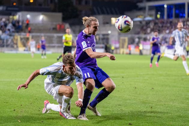 Florian Niederlechner 7 (TSV 1860 Muenchen), Rasmus Fackler-Stamm 11 (TSV Schwaben Augsburg), TSV 1860 Muenchen vs. TSV Schwaben Augsburg, Fussball, Regionalliga Bayern, 8. Spieltag, 11.09.2026 DFB regulations prohibit any use of photographs as image sequences and or quasi-video Muenchen Bayern Deutschland
