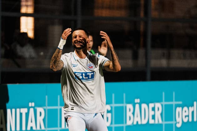 Deutschland, Fußball, 3. Liga Männer 2026 - 2027, 5. Spieltag: FC Viktoria Köln vs FC Hansa Rostock (Köln): Leon Dajaku (Hansa Rostock, 43) Ärger, Frust, Wut Copyright: xThiemoxRudolphx