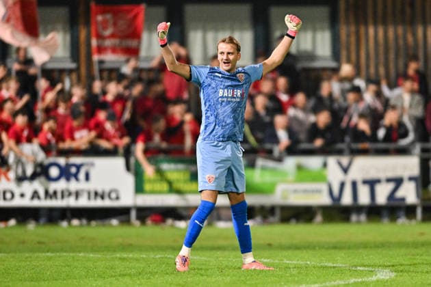 Regionalliga Bayern; TSV Buchbach - FC Bayern München II; 11.09.2026 BUCHBACH, GERMANY; 11. SEPTEMBER: Jubel der Hausherren - Ludwig ZECH (TSV Buchbach 1) - nach dem Treffer zum 2-0 Tor Torschuetze Freude Happy während dem Match der Regionalliga Bayern zwischen dem TSV Buchbach und den Amateuren des FC Bayern am 8. Spieltag in der SMR-Arena Copyright: xBEAUTIFULxSPORTS Goldbergx