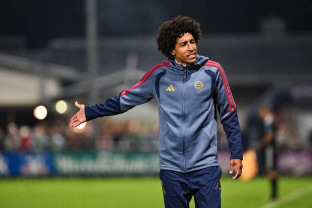 Regionalliga Bayern; TSV Buchbach - FC Bayern München II; 11.09.2026 BUCHBACH, GERMANY; 11. SEPTEMBER: im Bild DANTE Bonfim Costa Santos Cheftrainer FC Bayern München II schlecht gelaunt Einzelfoto Freisteller während dem Match der Regionalliga Bayern zwischen dem TSV Buchbach und den Amateuren des FC Bayern am 8. Spieltag in der SMR-Arena Copyright: xBEAUTIFULxSPORTS Goldbergx