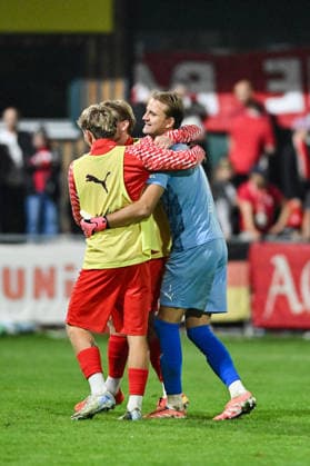 Regionalliga Bayern; TSV Buchbach - FC Bayern München II; 11.09.2026 BUCHBACH, GERMANY; 11. SEPTEMBER: Jubel der Hausherren - Ludwig ZECH (TSV Buchbach 1) - nach dem Treffer zum 2-0 Tor Torschuetze Freude Happy während dem Match der Regionalliga Bayern zwischen dem TSV Buchbach und den Amateuren des FC Bayern am 8. Spieltag in der SMR-Arena Copyright: xBEAUTIFULxSPORTS Goldbergx