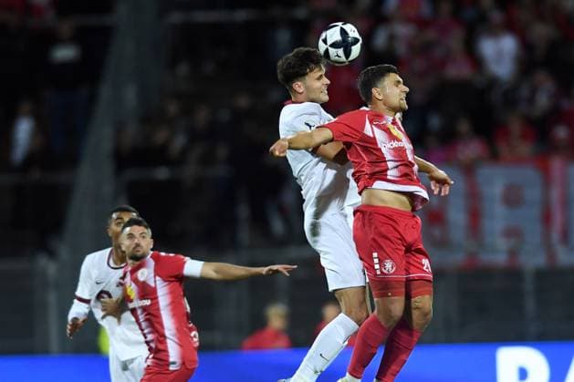 Kopfballduell zwischen Jakob Lewald (Kickers Offenbach 4) und Cemal Sezer (KSV Hessen Kassel 29) (R), GER, KSV Hessen Kassel vs Kickers Offenbach, Fussball, Regionalliga Suedwest, Saison 2026-2027, 7. Spieltag, 11.09.2026, GER, Fussball, Regionalliga Suedwest - KSV Hessen Kassel vs Kickers Offenbach, 11.09.2026 Kassel Copyright: xRolandxSippelx-xEibner-Pressefotox EP_RSL