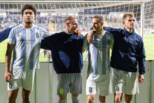Arian Calderon 12 (TSV 1860 Muenchen), Dennis Dressel 14 (TSV 1860 Muenchen), Florian Niederlechner 7 (TSV 1860 Muenchen) bei den Fans, TSV 1860 Muenchen vs. TSV Schwaben Augsburg, Fussball, Regionalliga Bayern, 8. Spieltag, 11.09.2026 DFB regulations prohibit any use of photographs as image sequences and or quasi-video Muenchen Bayern Deutschland