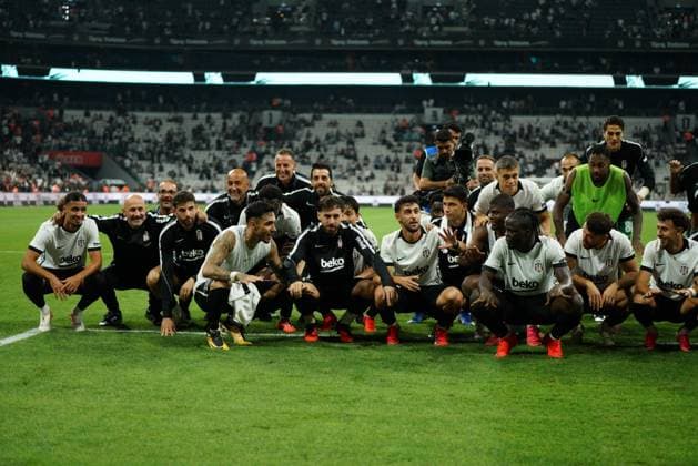 September 11, 2026, Besiktas, Istanbul, Turkey: Besiktas players and Vincenzo Italiano (L-2) greets the fans after the Turkish Super League 2026 27 match between Besiktas and Erzurumspor at Besiktas Park Stadium in Istanbul, Turkey, on September 11, 2026. Turkish Super League 2026 27 - Besiktas Vs Erzurumspor  - ZUMAu194 20260911_zip_u194_019 Copyright: xTolgaxUluturkx