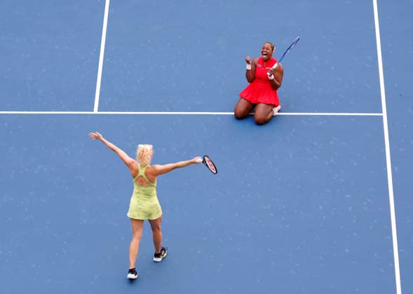 Katerina Siniakova of Czechia and Taylor Townsend (R) celebrate after winning the Women s Doubles Final in Arthur Ashe Stadium at the 2026 US Open Tennis Championship at the USTA Billie Jean King National Tennis Center in New York City on Friday, September 11, 2026. They defeated Robin Montgomery and Ashlyn Krueger 5-7, 6-0, 6-2.  NYP20260911801 JOHNxANGELILLO