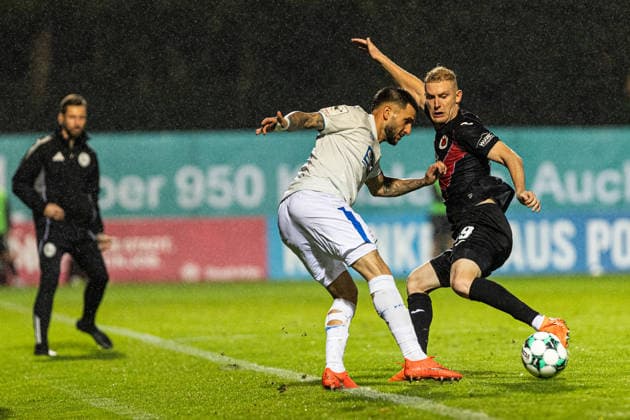 3.Liga: FC Viktoria Köln - Hansa Rostock; 11.09.2026 Leon Dajaku (Hansa Rostock, 43), Meiko Sponsel (FC Viktoria Köln, 19) 3.Liga: FC Viktoria Köln - Hansa Rostock; Sportpark Höhenberg, Köln; 11.09.2026 DFB regulations prohibit any use of photographs as image sequences and or quasi video. Copyright: xBEAUTIFULxSPORTS Buriakovx