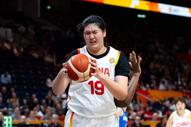 China V France: Quarter-Finals - FIBA Women s Basketball World Cup Germany 2026 Zhang Ziyu plays during the FIBA Women s Basketball World Cup 2026 quarter-finals match between China and France in Berlin, Germany, on September 10, 2026. Berlin Germany  Copyright: xMarcinxGolbax originalFilename:golba-chinavfr260910_npgXr.jpg