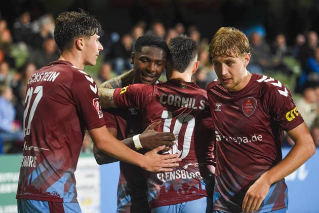 Fußball I Herren I Saison 2026-2027 I Regionalliga Nord I 8. Spieltag I SC Weiche Flensburg 08 - Hamburger SV II I 11.09.2026 von links Tanyel Eckstein (27, SC Weiche Flensburg 08), Ibrahim Bashiru Ali (26, SC Weiche Flensburg 08), Marcel Cornils (10, SC Weiche Flensburg 08), Benjamin Lamce (6, SC Weiche Flensburg 08) Copyright: xLobeca JanxKirschnerx