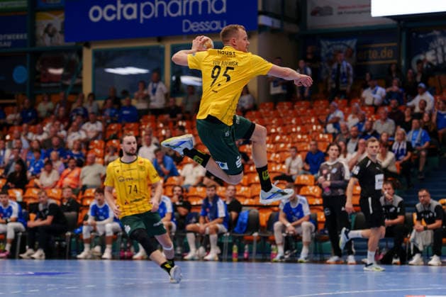 2. Handball-Bundesliga - 3. Spieltag: Dessau-Roßlauer HV 06 - VfL Eintracht Hagen Jan von Boenigk (VfL Eintracht Hagen, 95) beim Sprungwurf am 11.09.2026 in der Anhalt-Arena, Dessau-Roßlau (Sachsen-Anhalt) Dessau-Roßlau Anhalt-Arena Sachsen-Anhalt Deutschland *** 2nd Handball Bundesliga, Matchday 3: Dessau Roßlauer HV 06 vs. VfL Eintracht Hagen; Jan von Boenigk of VfL Eintracht Hagen, taking a jump shot on September 11, 2026, at the Anhalt Arena, Dessau-Roßlau, Saxony-Anhalt; Dessau-Roßlau, Anhalt Arena, Saxony-Anhalt, Germany
