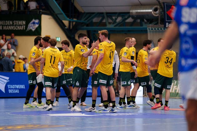 2. Handball-Bundesliga - 3. Spieltag: Dessau-Roßlauer HV 06 - VfL Eintracht Hagen Jubel nach dem Sieg der VfL Eintracht Hagen am 11.09.2026 in der Anhalt-Arena, Dessau-Roßlau (Sachsen-Anhalt) Dessau-Roßlau Anhalt-Arena Sachsen-Anhalt Deutschland *** German Handball Bundesliga, Matchday 3: Dessau Roßlauer HV 06 vs. VfL Eintracht Hagen. Celebrations following VfL Eintracht Hagen s victory on September 11, 2026, at the Anhalt Arena, Dessau-Roßlau, Saxony-Anhalt; Dessau-Roßlau, Anhalt Arena, Saxony-Anhalt, Germany