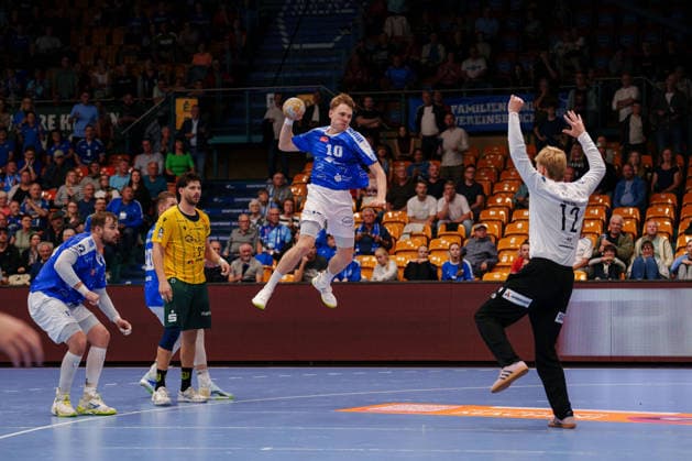2. Handball-Bundesliga - 3. Spieltag: Dessau-Roßlauer HV 06 - VfL Eintracht Hagen Tim Grüner (Dessau-Roßlauer HV 06, 10) beim Sprungwurf am 11.09.2026 in der Anhalt-Arena, Dessau-Roßlau (Sachsen-Anhalt) Dessau-Roßlau Anhalt-Arena Sachsen-Anhalt Deutschland *** 2nd Handball Bundesliga, Matchday 3: Dessau Roßlauer HV 06 vs. VfL Eintracht Hagen, Tim Grüner, Dessau Roßlauer HV 06, 10 on a jump shot on September 11, 2026, at the Anhalt Arena, Dessau-Roßlau, Saxony-Anhalt, Dessau-Roßlau, Anhalt Arena, Saxony-Anhalt, Germany