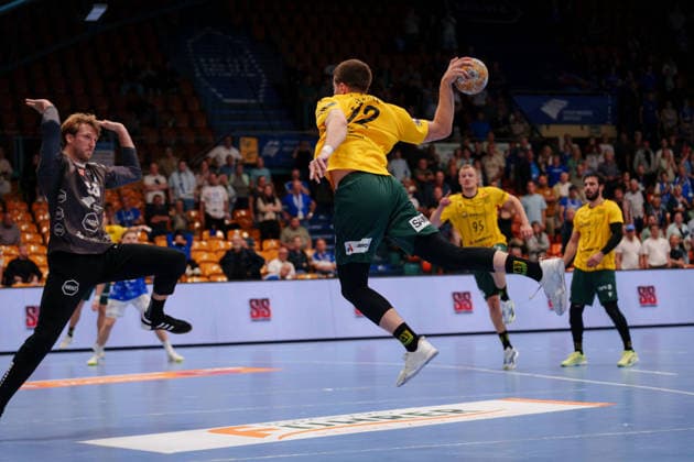 2. Handball-Bundesliga - 3. Spieltag: Dessau-Roßlauer HV 06 - VfL Eintracht Hagen Jonas Wilde (VfL Eintracht Hagen, 12) beim Sprungwurf am 11.09.2026 in der Anhalt-Arena, Dessau-Roßlau (Sachsen-Anhalt) Dessau-Roßlau Anhalt-Arena Sachsen-Anhalt Deutschland *** 2nd Handball Bundesliga, Matchday 3: Dessau Roßlauer HV 06 vs. VfL Eintracht Hagen; Jonas Wilde of VfL Eintracht Hagen, No. 12, taking a jump shot on September 11, 2026, at the Anhalt Arena, Dessau-Roßlau, Saxony-Anhalt; Dessau-Roßlau, Anhalt Arena, Saxony-Anhalt, Germany
