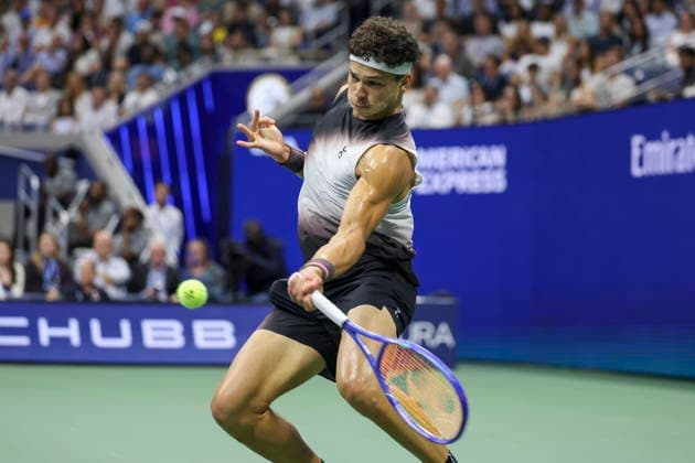US Open tennis tournament - Day 13 Ben Shelton of the US in action against Frances Tiafoe of the US during the Men s Singles Semifinals of the US Open Tennis Championships in Flushing Meadows, New York, USA, 11 September 2026. FLUSHING MEADOWS NEW YORK United States  Copyright: xSARAHxYENESELx