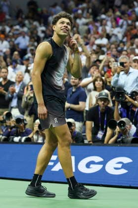 US Open tennis tournament - Day 13 Ben Shelton of the US reacts to winning his match against Frances Tiafoe of the US during the Men s Singles Semifinals of the US Open Tennis Championships in Flushing Meadows, New York, USA, 11 September 2026. FLUSHING MEADOWS NEW YORK United States  Copyright: xSARAHxYENESELx