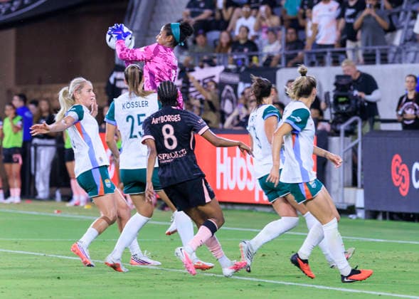 September 11, 2026, Los Angeles, California, USA: Goalkeeper, Abby Smith 1 of the Angel City FC catches the ball during their regular season NWSL game against the Angel City FC on Friday September 11, 2026 at the BMO Stadium in Los Angeles, California. ACFC tie with Denver Summit, 3-3. ARIANA RUIZ PI Los Angeles USA - ZUMAp124 20260911_zaa_p124_039 Copyright: xArianaxRuizx