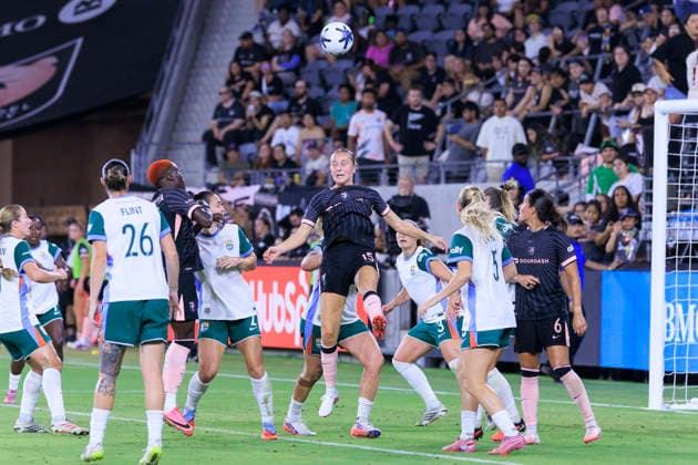 September 11, 2026, Los Angeles, California, USA: Evelyn Shores 15 of the Angel City FC heads the ball during their regular season NWSL game against the Denver Summit FC on Friday September 11, 2026 at the BMO Stadium in Los Angeles, California. ACFC tie with Denver Summit, 3-3. ARIANA RUIZ PI Los Angeles USA - ZUMAp124 20260911_zaa_p124_043 Copyright: xArianaxRuizx