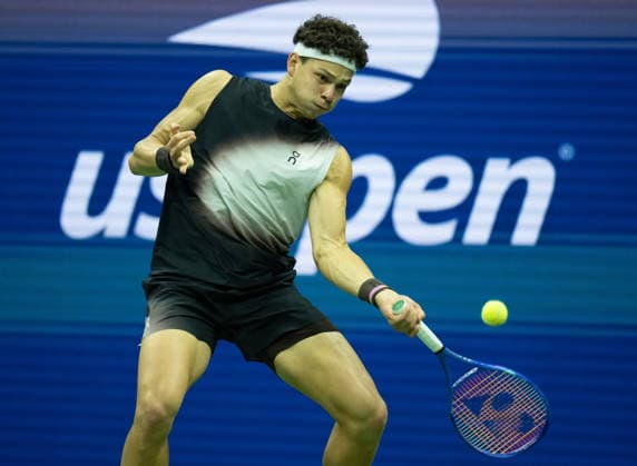 2026 US Open - Day 13 NEW YORK, NEW YORK - SEPTEMBER 11: Ben Shelton of the United States returns a shot during his match against Frances Tiafoe of the United States during the 2026 US Open - Day 13 at USTA Billie Jean King National Tennis Center on September 11, 2026 in New York, New York. New York USTA Billie Jean King National Tennis Center New York United States Copyright: xSusanxMullane ISIxPhotosx 9758