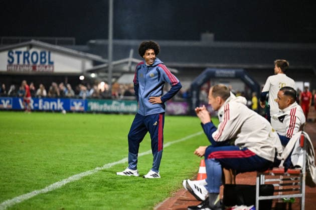 Regionalliga Bayern; TSV Buchbach - FC Bayern München II; 11.09.2026 BUCHBACH, GERMANY; 11. SEPTEMBER: im Bild ein schadenfroher DANTE Bonfim Costa Santos Cheftrainer FC Bayern München II während dem Match der Regionalliga Bayern zwischen dem TSV Buchbach und den Amateuren des FC Bayern am 8. Spieltag in der SMR-Arena Copyright: xBEAUTIFULxSPORTS Goldbergx