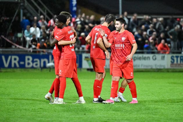 Regionalliga Bayern; TSV Buchbach - FC Bayern München II; 11.09.2026 BUCHBACH, GERMANY; 11. SEPTEMBER: im Bild jubelnden Hausherren nach dem Match der Regionalliga Bayern zwischen dem TSV Buchbach und den Amateuren des FC Bayern am 8. Spieltag in der SMR-Arena Copyright: xBEAUTIFULxSPORTS Goldbergx