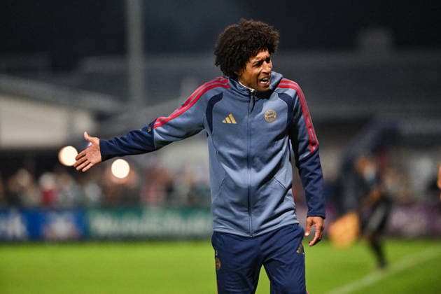Regionalliga Bayern; TSV Buchbach - FC Bayern München II; 11.09.2026 BUCHBACH, GERMANY; 11. SEPTEMBER: im Bild ein enttäuschter DANTE Bonfim Costa Santos Cheftrainer FC Bayern München II Einzelfoto Freisteller während dem Match der Regionalliga Bayern zwischen dem TSV Buchbach und den Amateuren des FC Bayern am 8. Spieltag in der SMR-Arena Copyright: xBEAUTIFULxSPORTS Goldbergx