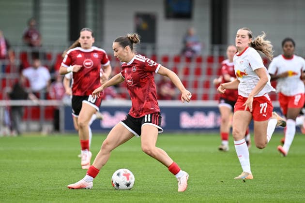Fußball I Frauen I Saison 2026-2027 I Bundesliga I 4. Spieltag I RB Leipzig - 1. FC Nürnberg I 12.09.2026 Lara Meroni (11, 1. FC Nürnberg) mit Ball Freisteller, Nahaufnahme, Porträt, Portrait, Einzelfoto, Einzelbild, Körper Leipzig RB Trainingszentrum, Cottaweg 7 Sachsen Deutschland *** Soccer I Women s I 2026–2027 Season I Bundesliga I Matchday 4 I RB Leipzig vs. 1 FC Nürnberg I September 12, 2026 Lara Meroni 11, 1 FC Nuremberg with ball—cutout, close-up, portrait, single photo, single image, body—RB Leipzig Training Center, Cottaweg 7, Saxony, Germany Copyright: xLobeca InesxHähnelx